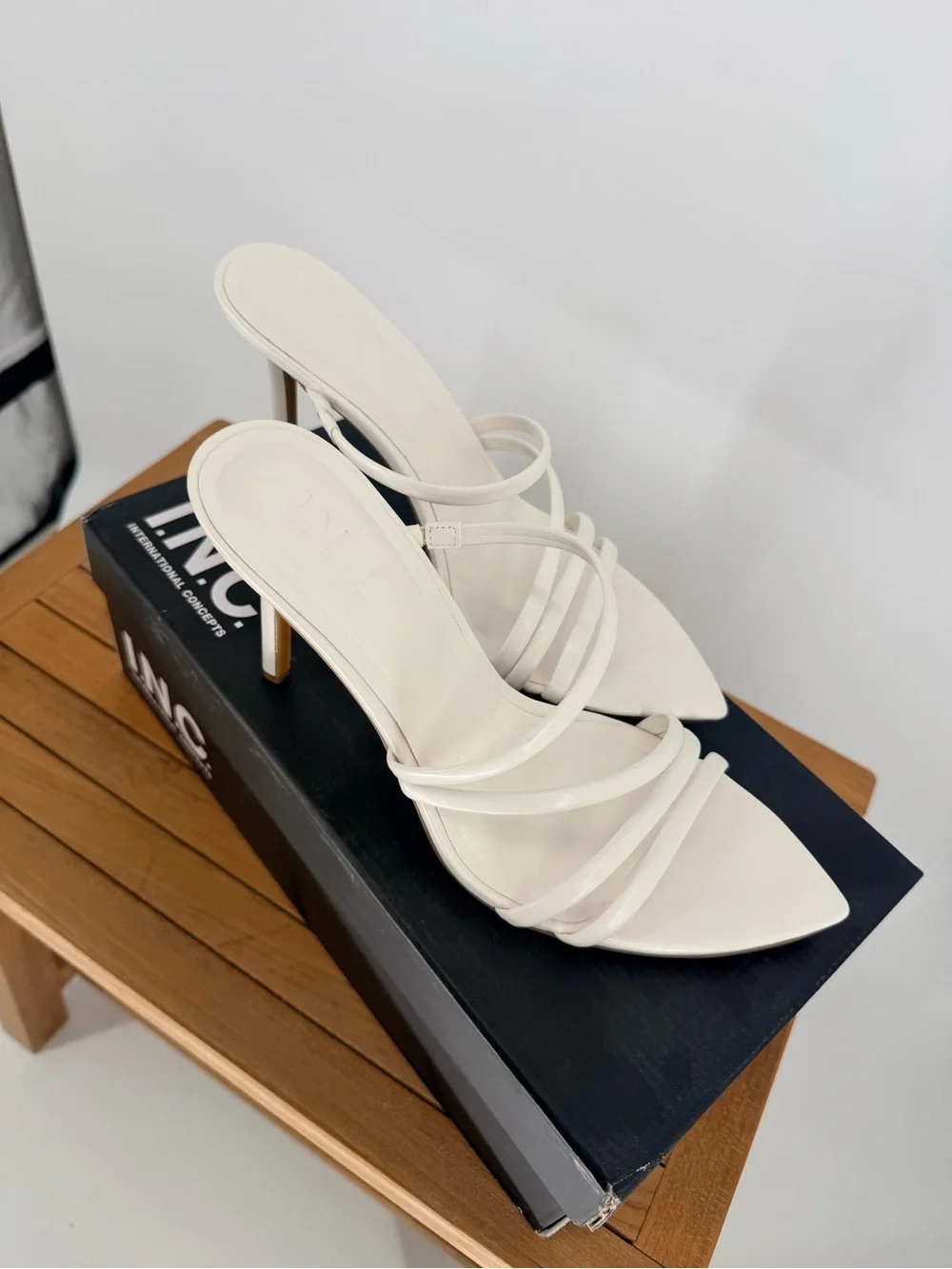 NEW INC LARMINAP  Strappy Stiletto Mule - White SIZE 8